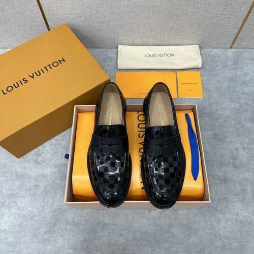 L家新品 Saint Germain 乐福鞋 官方售价rmb ,050 本款乐福鞋皮鞋以进口开边珠亮皮 进口柔软牛皮 Damier棋盘格图纹压花图纹前后呼应打造