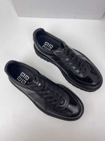giv家新款Box光滑牛皮德比鞋 光滑黑色牛皮革材质，挺括和方形鞋头设计, 轻盈Eva缺口鞋底，鞋口设有弹力布支撑！圆头简约设计！天然牛皮内里，饰黑色4G Lo - 点击图像关闭