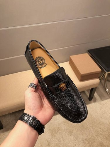 实价 范思哲 专柜旗舰店新款 官方最新元素潮爆全球 火爆热卖 原版版本 专柜爆款 其产品渗透生活的每个角落 鞋面意大利进口原版头层牛皮 绝对高端 原版防滑大底