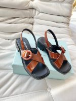 Prada新款春夏女装｜美的一塌糊涂 号外！号外！Anita随后会陆续不断的更新SS25最新走秀预售款，新颖的Logo作为灵魂伴侣。趣味十足～秉承着引领潮流的风