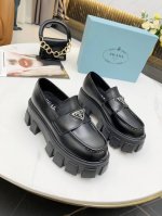 橙子出厂价P P140 Prada 普拉达 经典三角标休闲厚底乐福鞋 复古小皮鞋 上脚无敌好看简直万种搭配，随意穿搭拿捏的稳稳的，Hold的各种穿搭场合，简直就