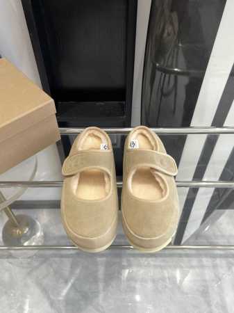 UGG 24ss 秋冬季人手必备单品雪地靴 搭配系数也是百分百 炸好看 比较设计的款，随心所欲 雪地靴显腿细 百搭单品 时尚感十足穿上气场爆涨 瞬间拉长腿型 鞋 - 点击图像关闭