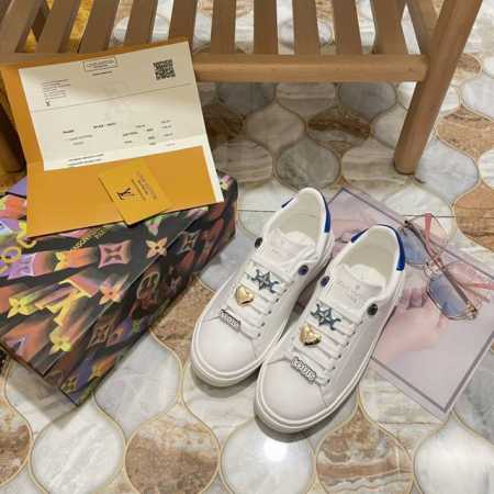 橙子出厂价 Louis Vuitton 路易威登 Lv小白鞋 休闲鞋 运动鞋板鞋 经典 Time Out 运动鞋，以金属质感皮革勾勒鞋后。以花卉、Lv 铭纹心形 - 点击图像关闭