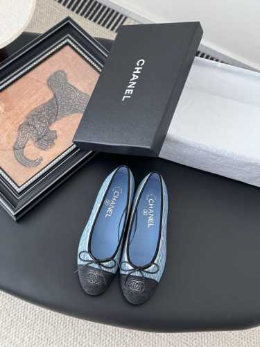 Chanel 新色芭蕾舞鞋 原版1:1复刻 经典中的经典 无论搭配裤装还是裙装都是完美 小圆头的设计很好的修饰脚型 ，小仙女们必备！ 跟高：2.5Cm 码数 ：