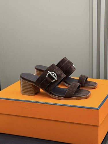 hermes Kute凉鞋新品 小牛皮高跟凉鞋 搭配标志性Glenan鞋扣 航海风格 打造都市优雅造型 鞋跟高度 6厘米 size 35-41