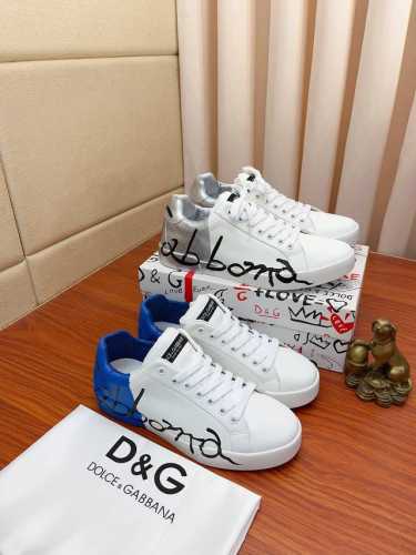 实价： Dolce＆Gabbana Dg 原版进口头层牛皮羊皮内里，上脚轻便、舒适 、百搭、原版特供大底深受潮流男士的青睐欢迎对比品质精致奢华，超a级别！版型对