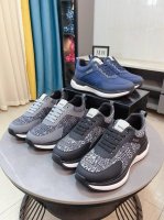 出厂价P Boss 高端系列运动男鞋，以经典的设计成为永不落幕的时尚宠儿，经典的休闲造型。鞋面采用牛皮鞋面 品牌Logo点缀 彰显品牌魅力；头层真皮里 品牌专用