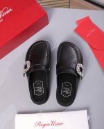 出厂价p 代购版本 Slidy Viv'家族新配色 2025Ss新款勃肯包头穆勒鞋 休闲简约 出行首选 牛皮材料 可调节扣带 标志闪耀钻扣 大底 原版定制橡胶大