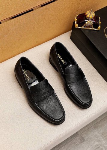 商品商标：Prada 普拉达 休闲皮鞋 正码码数: 38-44 45订制 商品材料：精选 进口头层荔枝纹牛皮鞋面，进口水染牛皮内里。强烈立体视觉效果，原版大底