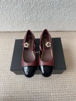 chanel小香 25Ss 春夏鞋头电绣双C Logo点缀，玛丽珍 粗跟单鞋 宛如女神脖子上的项链，上脚包裹性非常好，上脚跟显瘦，真的是超级精致！ 复古的玛丽珍