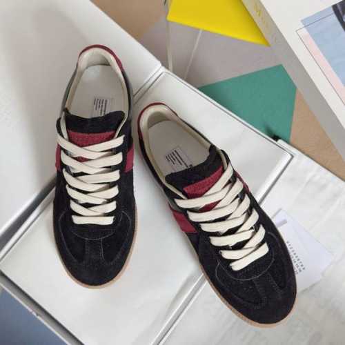 顶级版本：情侣款 MaisonMargiela MM6 马吉拉 情侣款 德训鞋 休闲 运动鞋原版购入开发 做货 鬼才设计师品牌，一个轻奢品牌 这一款德国训练鞋延