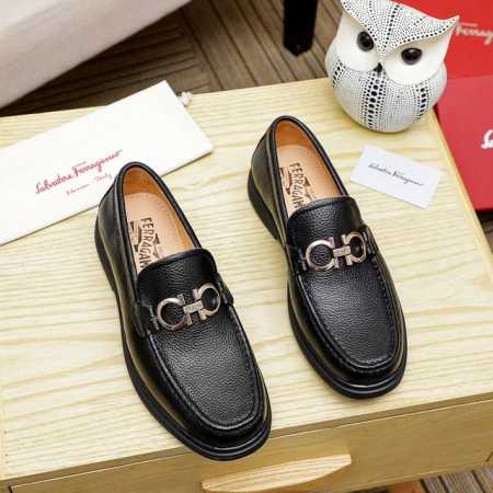 工厂价 菲拉格幕 Ferragamo 新款男士休闲套脚鞋官网原版1:1开模，原单品质做工精细，高端奢华鞋面采用进口意大利头层牛皮奢华水染皮内里橡胶耐磨防滑大底， - 点击图像关闭