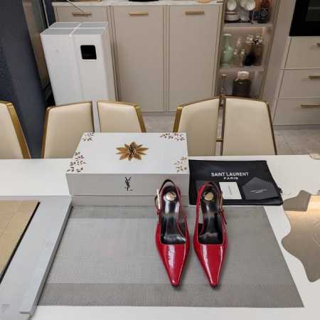 SAINT LAURENT ” SYL圣罗兰 顶级版本25SS众明星网红追捧的三角锥体细高跟，电镀金跟穆勒拖鞋。SYL 2025官方VIP 贵宾版金花磁铁盒 认 - 点击图像关闭