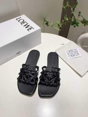 2025最新罗意威Loewe ，夏季限定镂空拖鞋，上脚真的太美了！！！强烈推荐，超级懒人拖，明星博主同款！ 面料：进口羊皮 黑，白，杏，红，粉，五个色 里料:进 - 点击图像关闭