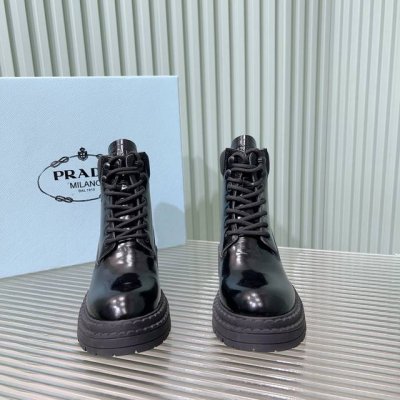 普拉达Prada 2024新款 厚底靴系列 简约大气百搭系列 牛皮／开边珠牛皮面 羊皮内里 原版大底 35-41码