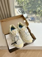 出厂 顶级版本 萨落蒙代购级别Mm6针织Salomon 联名款半拖鬼才设计师品牌，一个轻奢品牌上脚很百搭哦，也很随脚舒适，这一款德国训练鞋延续了经典的T形真皮拼
