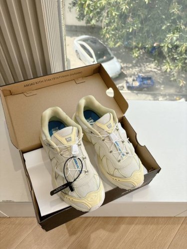 出厂 顶级版本 萨落蒙代购级别Mm6针织Salomon 联名款半拖鬼才设计师品牌，一个轻奢品牌上脚很百搭哦，也很随脚舒适，这一款德国训练鞋延续了经典的T形真皮拼