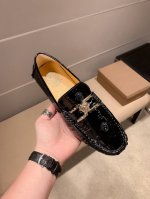 品牌范思哲，官方旗舰店新款巴黎时装周走秀款，范思哲不一样的感觉，自然不失高雅，[爱情] 鞋面采用头层进口意大利牛皮，头层永不掉色杏色羊皮内里，穿着透气舒适透气，