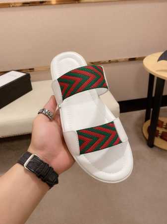 Gucci古奇拖鞋 男鞋高端品牌 官网1:1最新力作：原版开模定制，面料釆用进口原版材料制作，升级版大底，更轻便，防滑。市场顶级品质，简单不失品味，潮人必备，时 - 点击图像关闭