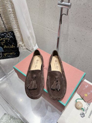 出厂 Loro Piana* Lp诺悠翩雅新款流苏豆豆鞋一脚蹬乐福鞋 简约时尚 脚感超级舒适 一天可以暴走两万步的鞋子 超级百搭款！ 鞋面采用独特针织面料制作工