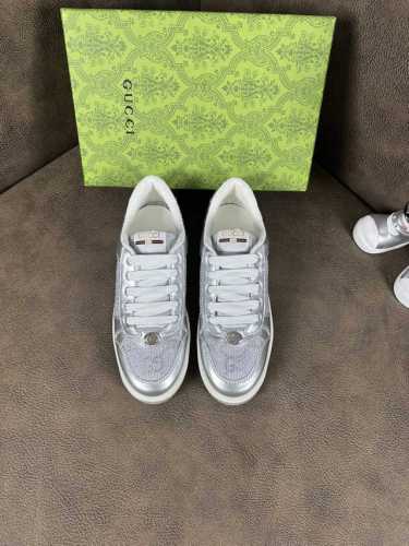 跑量价 男女情侣款鞋系列 Gucci 古奇最 2024新款精心打造，引爆全场！不断创新的国际品牌 此款男士四季休闲鞋，原版版本，专柜一比一加品牌专用皮，皮垫脚橡