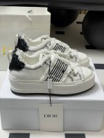 新款迪奥Walk'n'dior 厚底运动鞋 低帮休闲帆布鞋 板鞋. 黑色和白色棉质帆布面料流苏装饰 Dior Graphique 图案设计，简约时尚！ 原版定制