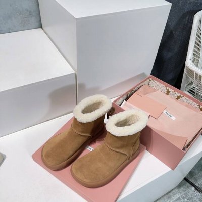 高品质出厂 ！顶级品质MiuMiu 谬谬 24ss秋冬最新羊毛款保暖雪地靴圆头简易短靴！蠢萌蠢萌的可爱到爆 Miu家冬季保暖雪地靴 果然没让人失望， 一眼就被吸