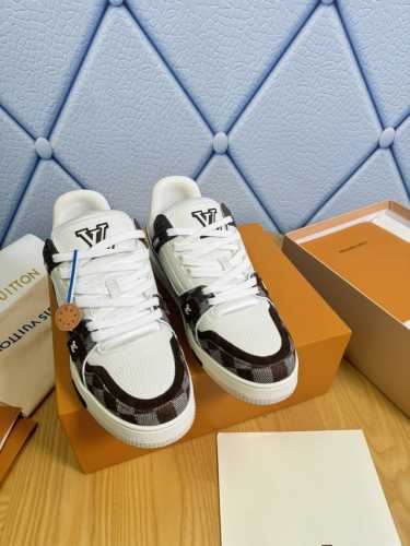 LV-Trainer路易-威登 PK市场一切版本 情侣款 走秀新款 篮球板鞋 代购品质 原版1：1开发复刻！！上脚非常舒适 做工精细 鞋面由意大利进口小牛皮拼接