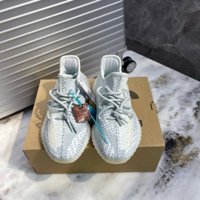 出厂340 冰蓝满天星 款号：5317原厂级 Adidas Yeezy 350 官网同步 德国“Basf”巴斯夫原料，阿迪达斯指定“宜丰”发泡厂原底；2、阿迪达
