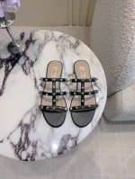 出厂价p Valentin*铆钉宝石凉拖鞋 经典铆钉设计上脚非常大气 性感显腿长 百搭单品 鞋面牛皮 Zp开模铆钉 内里垫脚羊皮 意大利真皮大底 跟高 平底 6