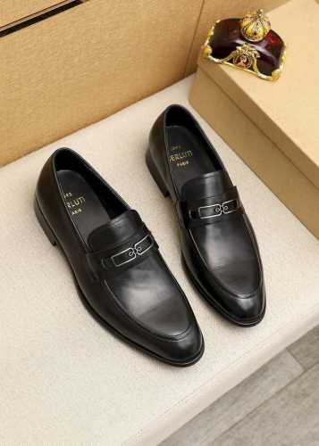 Berluti 伯尔鲁帝 爆款皮鞋顶端品牌奢侈顶级～质量 。 最新時尚休闲鞋..鞋面選用原版头层牛皮制造 水染皮内里 原版个性时尚柔软橡膠耐磨防滑大底，上脚轻巧