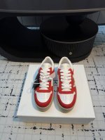 prad* 25ss p家25春夏厚底小白鞋 德训风格 麂皮和光面皮拼接撞色，细节感跟好 三角标点缀，简单高级！关键上脚超显腿长，轻松拉长腿部显腿！码数：35