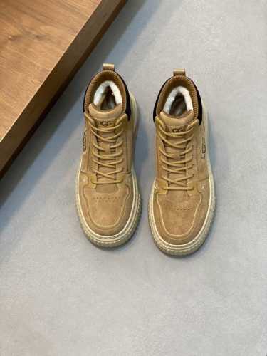 UGG P: Size：39-44 UGG系带厚底运动男鞋. 时尚感十足 休闲百搭 磨砂鞋面高级又不显老气 鞋面防水防油污时尚好打理 内里羊皮毛一体 舒适保暖
