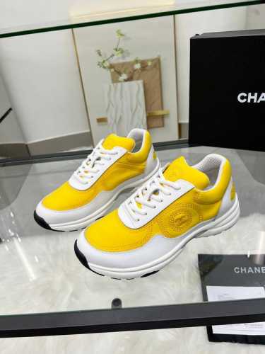 香奶奶 Chanel 休闲运动鞋，巴黎时装 Chanel 情侣款，意大利购入原版鞋1：1制作，面料：真丝莱卡3D立体电绣工艺，简约而不失高雅，透气网格内里 ，久