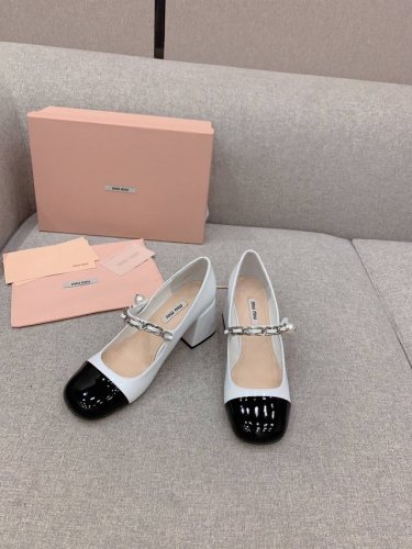 平底 高跟 Miu Mi*经典公主少女风玛丽珍系列方头撞色系列复古又时髦 链条元素镶嵌针织 超减龄 日常通勤穿着也是非常不错的 鞋面原版拼色牛漆皮 内里垫脚羊皮