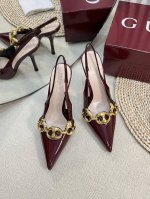 Gucci 24Ss新款 G家尖头新款圆扣型系列 经典再现 简约设计高雅品质 鞋面以羊漆皮3个五金圆扣材料匠心打造 鞋面缀饰亮眼的新款小猪鼻扣中间Logo 后带