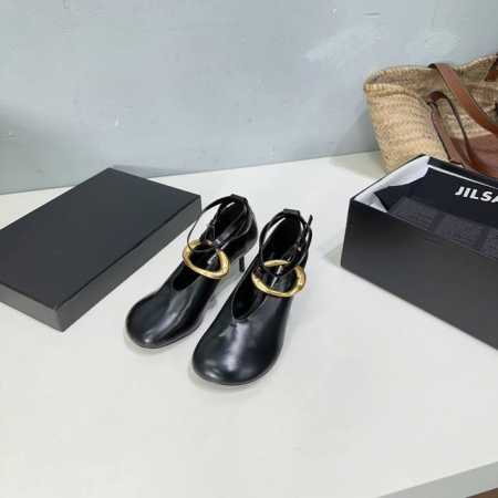 高品质出厂 ！小众潮牌Jilsander 25春夏极简主义平底五金扣饰圆头后空凉鞋单鞋！ 市面顶级原单版，Zp对比做货，所有细节都跟柜上一致：包括鞋面皮料，鞋垫 - 点击图像关闭