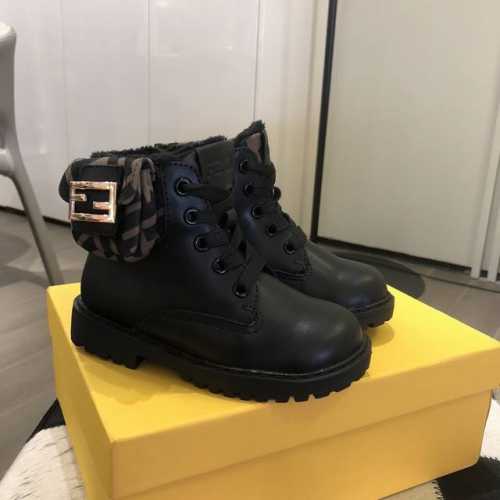 童鞋上新 Fendi 芬迪kinds口袋款 系带和侧面拉链设计 码数：26 27 28 29 30 31 32 33 34 35 代发：