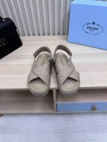 Prada 普拉达 25ss p家 25春夏厚底水台托鞋 双皮带扣复古风格 进口羊皮面料 羊皮内里 发泡大底 超轻 Zp五金扣Logo点缀 完美演绎高级简约风格