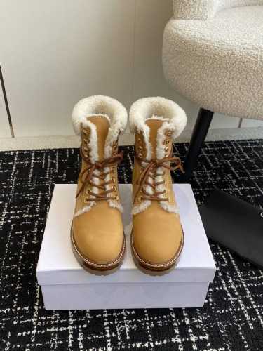 顶级品质 celine ss24 new arrival～ C家2024秋冬厚底羊毛靴新品 经典版型，皮毛一体材质，舒适又保暖！ 厚底增高显腿长，也显腿瘦，上脚