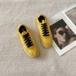 橙子出厂价p prada 普拉达2025新款 圆头系带平底休闲鞋 德训鞋 运动鞋 鞋面麂皮有肌理感 内里羊皮包裹 软软糯糯的鞋垫加厚小羊皮 踩上去无比舒适 有支