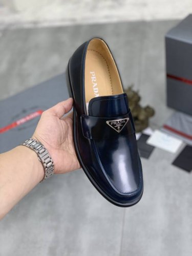 工厂p价p 实价 水染牛里 原单品质prada .普拉达 原单代购 高端商务皮鞋 面料 采用意大利进口开边珠牛皮料水染牛里 牛皮里特供原版大底 做工精细 实物_