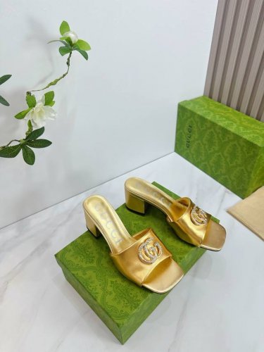 出厂 2025 Sss新款报到 Gucci 古*奇 原单品质 原汁原味的欧式风格 上脚非常完美穿搭上配此鞋 优雅大方 晶莹剔透 无论种各配件材质 都是家独一比一