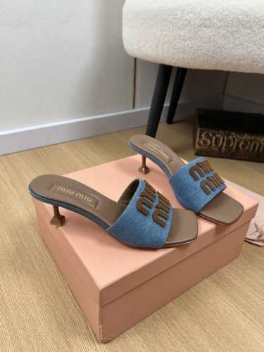 Miumiu缪缪 2025 miu家2025春夏新品 专柜最新爆款3D刺绣Logo 蝴蝶结 字母扣 小猫跟拖鞋系列 小红书力推爆款 原版购入开发 做货 Miu家