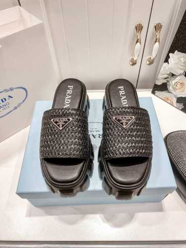橙子出厂价p prada 普拉达 初夏新款 同色三角标 编织厚底拖鞋 休闲凉拖 码数 34-42