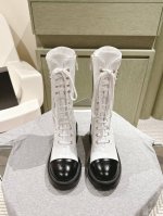 CHANE 小香家代购级别菱格刺绣靴上新 完全原版一比一复刻打造 版型超级正 最新时尚的设计 火遍全网的靴子，上脚又酷又时髦 靴筒处独特设计最为抢眼吸晴 上脚还