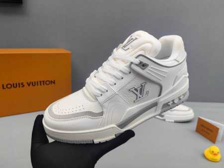 实价： 新款上架Louis*Vuitto* Lv Trainer 最新款 大底和面料私模 绝对下血本费心思的一款鞋子 自Vifgil到来之后而设计的这一系列 每 - 点击图像关闭