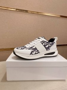 调工厂P价 男装男鞋 运动原单 迪奥D 新款专柜同步发售，鞋面意大利进口头层牛皮，全进口网布透气内里，完全1比1复刻，鞋底：原厂特供原版底，独家活动成型底超级舒