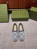 Gucci 2025Ss新款 女士新款渔夫鞋 这款鞋采用米色和深棕色Gg帆布制 成整双鞋子采购Zp开发打造 全部定制材料 独家开模大底 细节全部对版出货 连包装