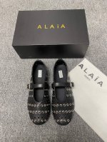 Alaia 走秀款平底芭蕾舞平底单鞋 甜酷芭蕾风，人气超高的一款芭蕾舞鞋，浪漫又迷人舒适百搭。 原版订制牛皮施华钻 面料， 羊皮内里，私模橡胶防滑大底， 码数：